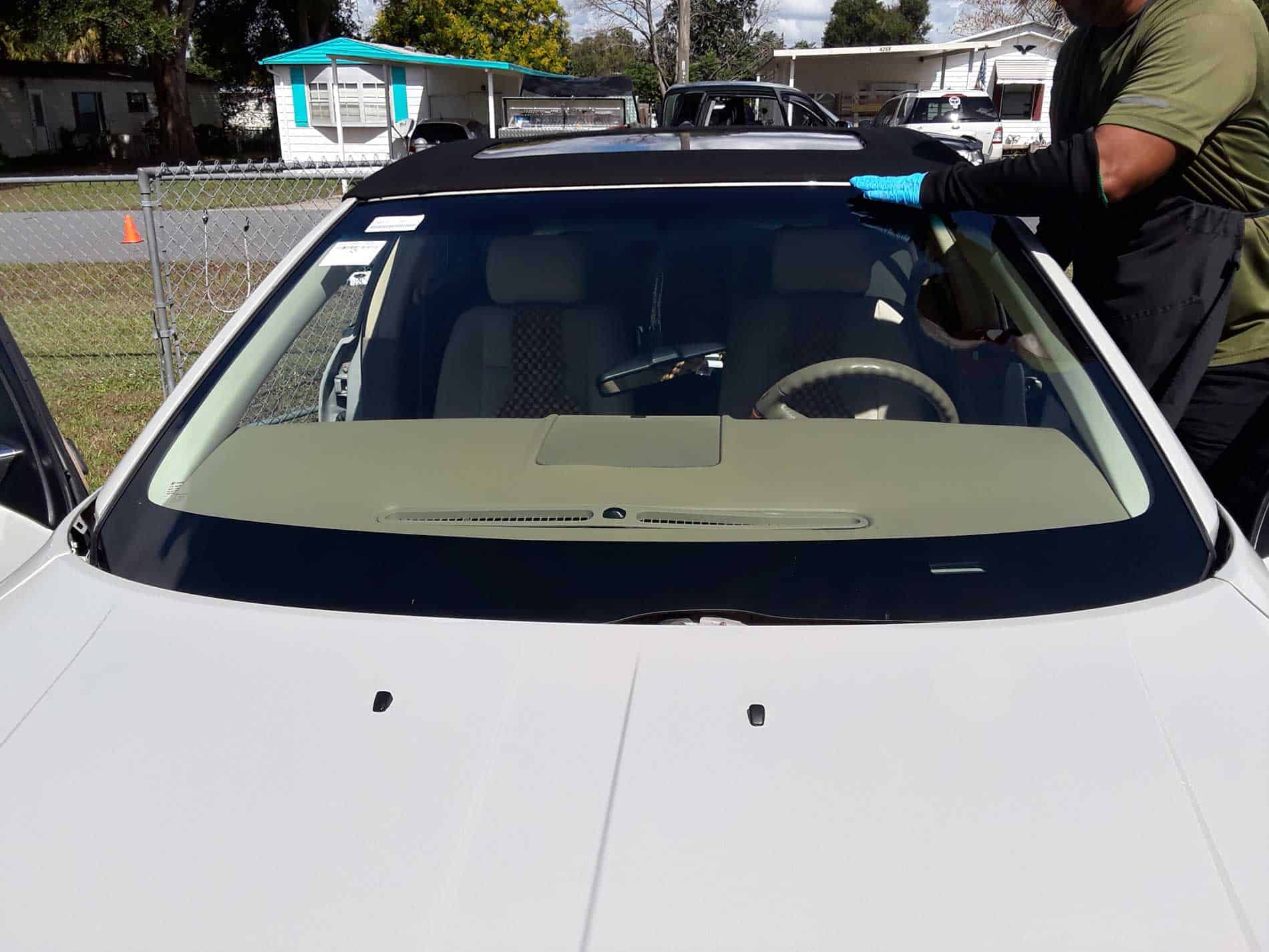 Read more about the article Florida windshield replacement law favors comprehensive coverage