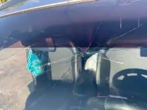 windshield glass repair vs. replacement